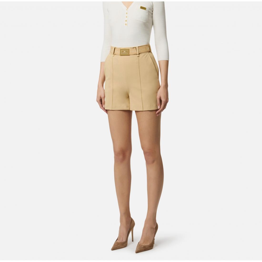 Shorts in tessuto tecnico bielastico con cintura