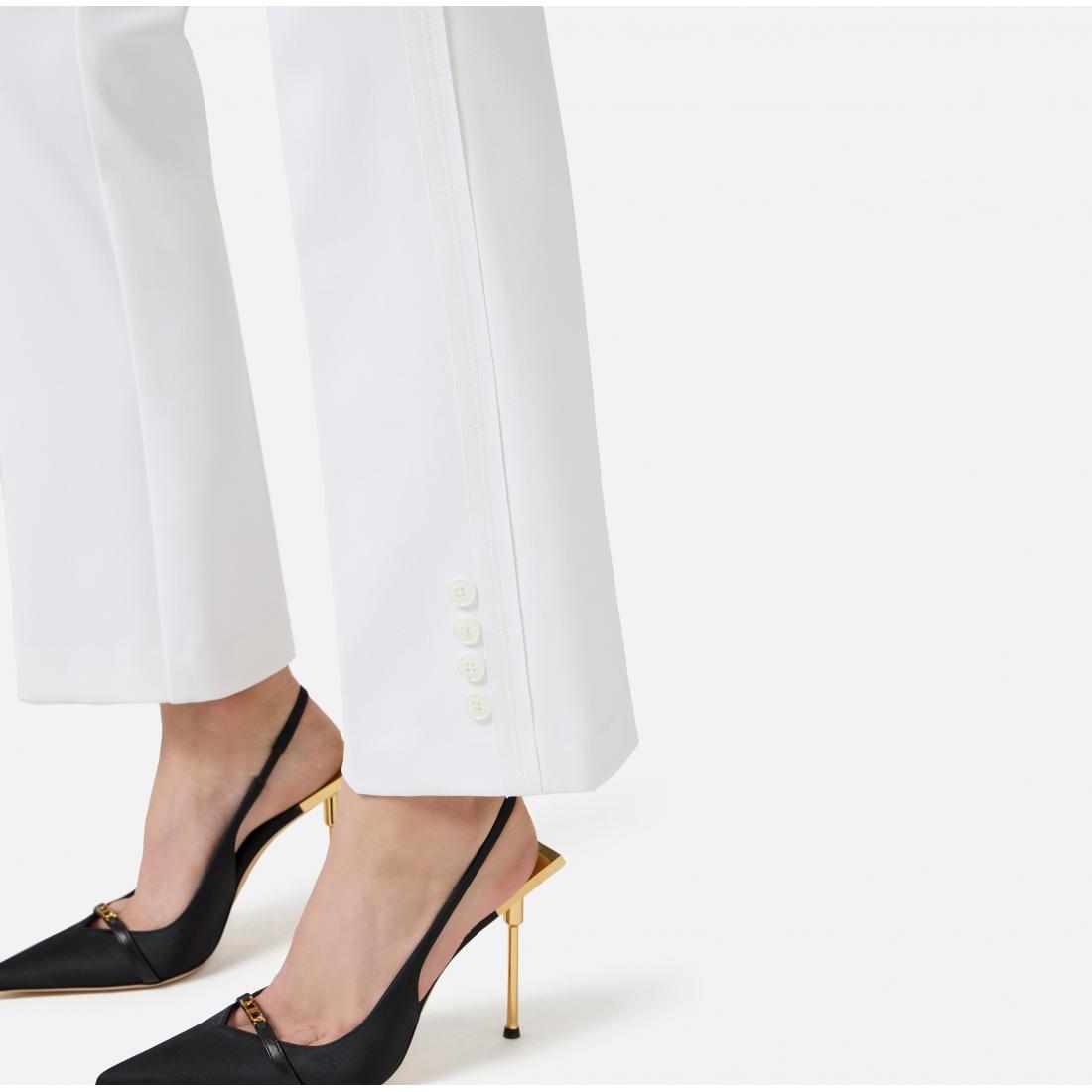 Pantaloni in doppio crêpe stretch con logo charm