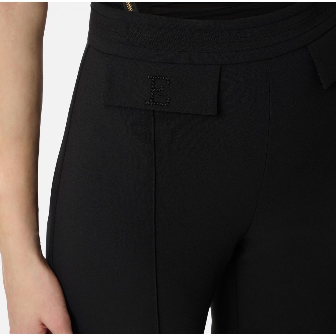 Pantaloni in doppio crêpe stretch con logo ricamato