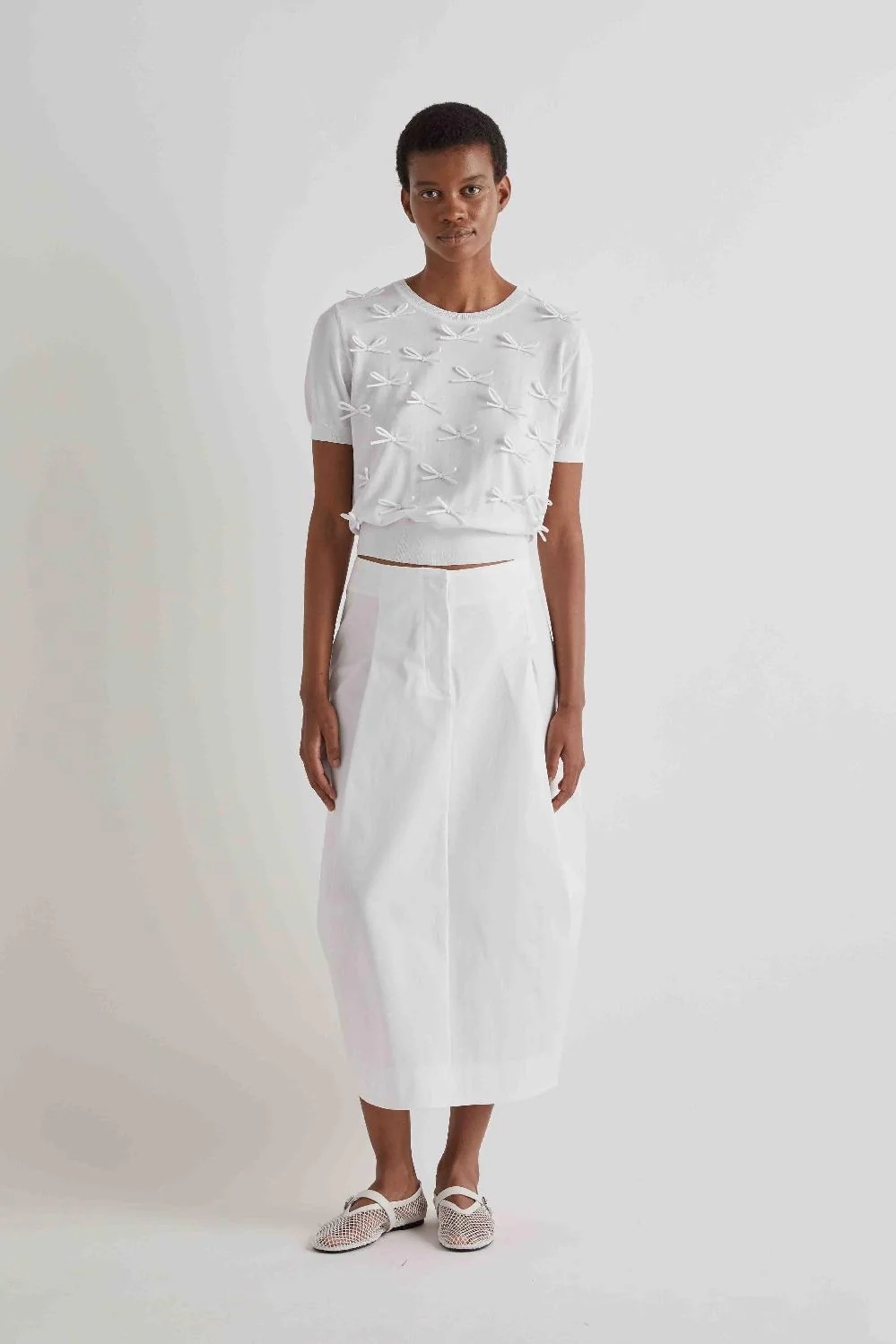 MAGLIA CON FIOCCHI APPLICATI