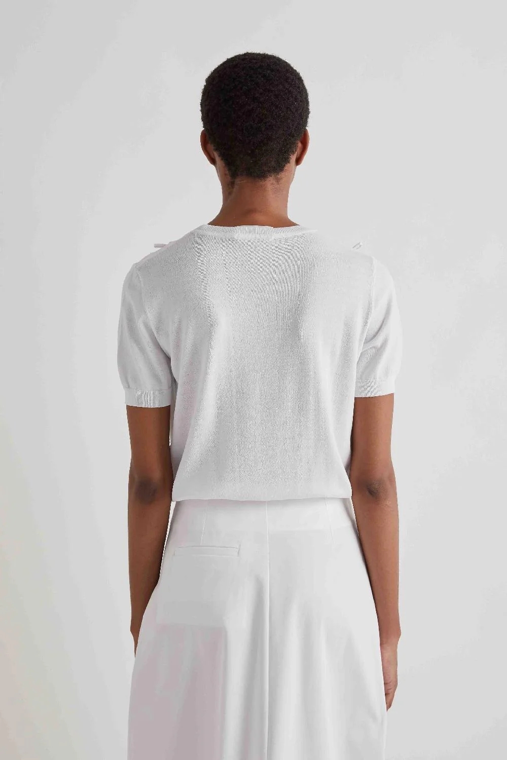 MAGLIA CON FIOCCHI APPLICATI