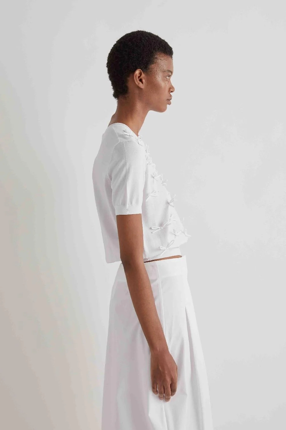 MAGLIA CON FIOCCHI APPLICATI