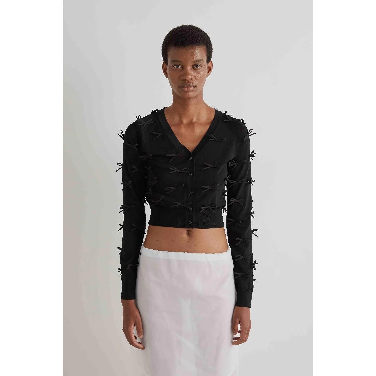 CARDIGAN CORTO CON FIOCCHI APPLICATI