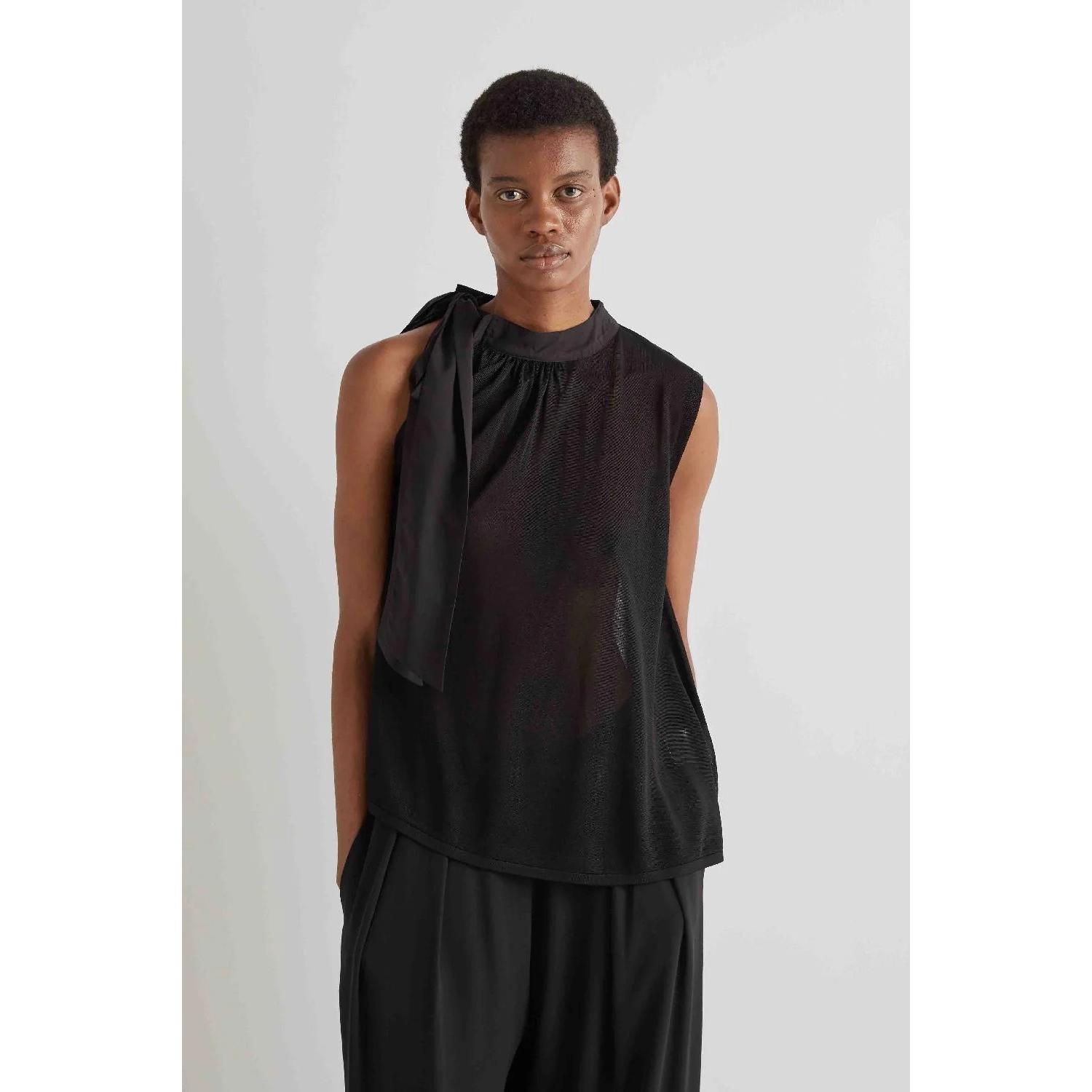 TOP IN MAGLIA CON ALLACCIATURA SULLA SPALLA