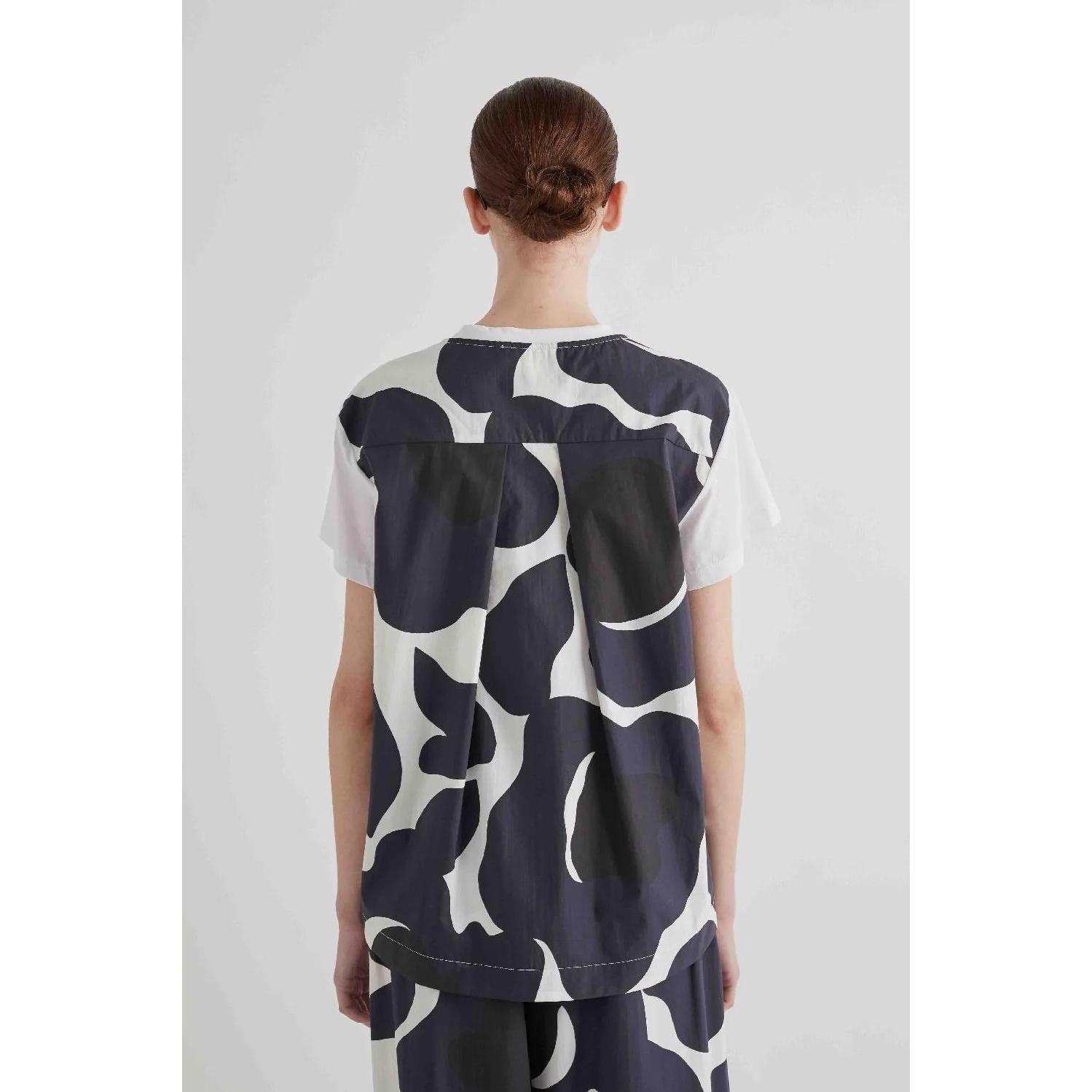 T-SHIRT CON TESSUTO STAMPATO SUL DIETRO