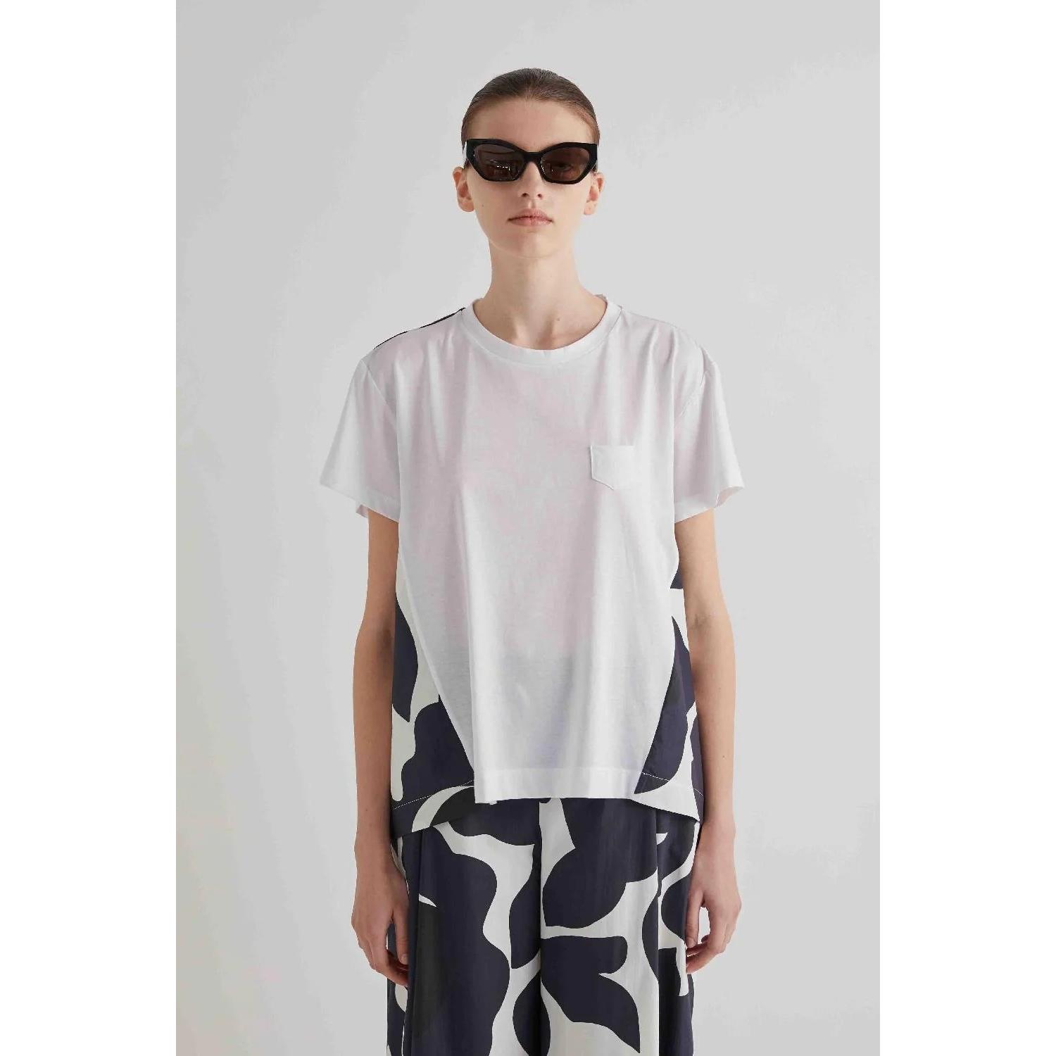 T-SHIRT CON TESSUTO STAMPATO SUL DIETRO