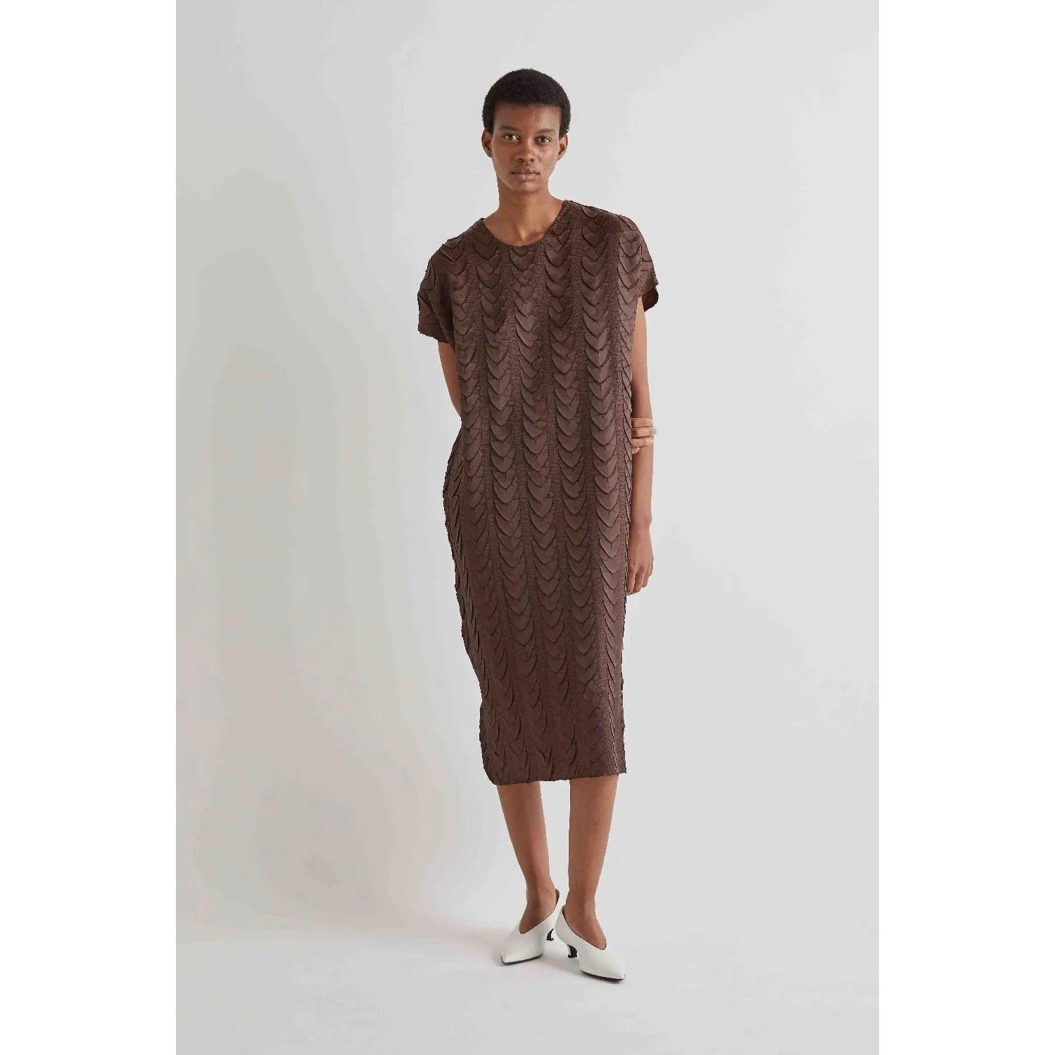 ABITO PLISSETTATO CON DISEGNO TRECCIA