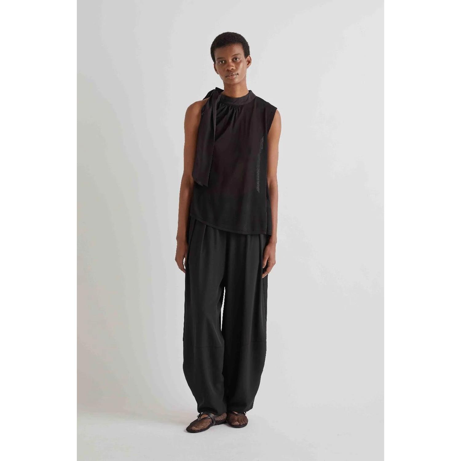 TOP IN MAGLIA CON ALLACCIATURA SULLA SPALLA