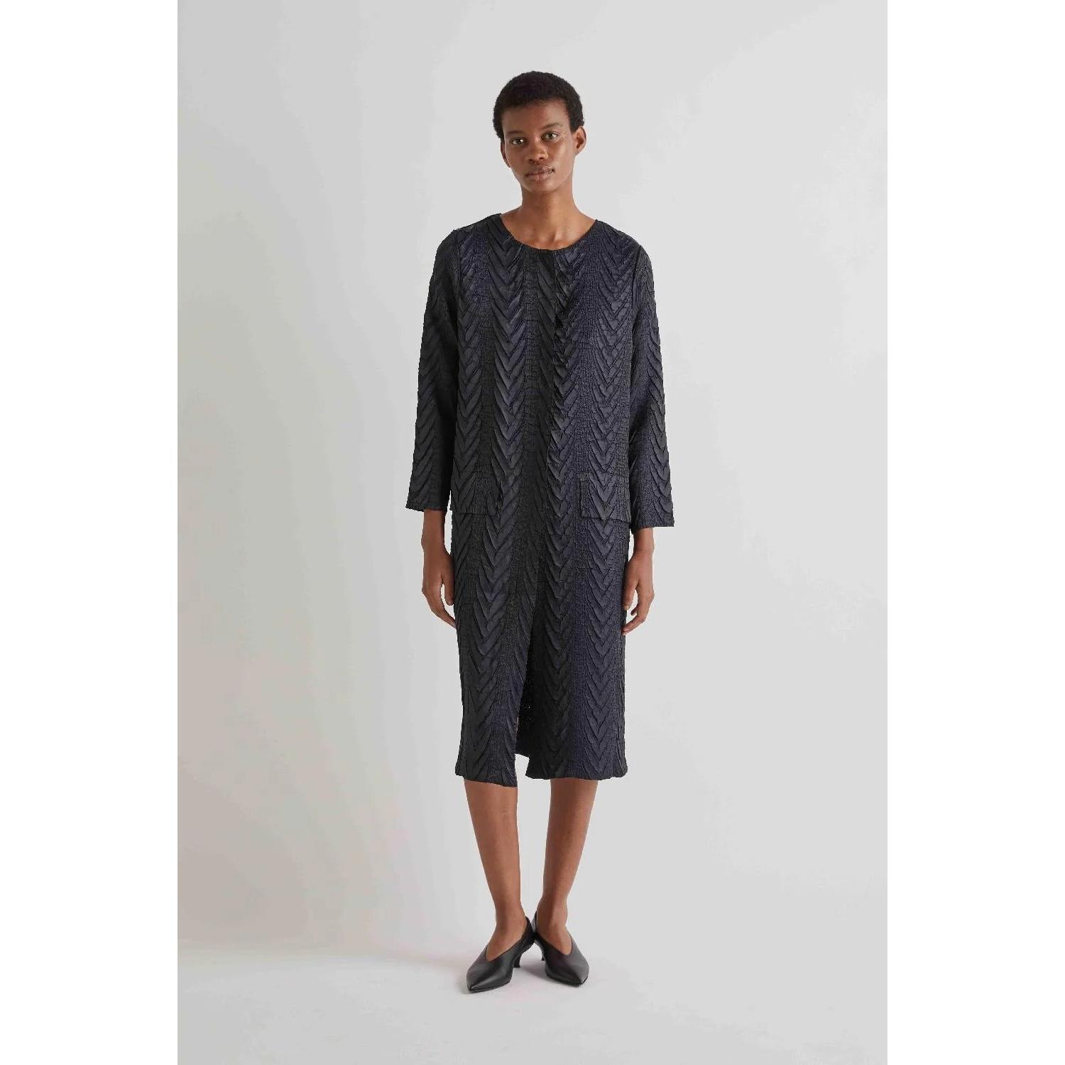 GIACCA LUNGA CON MOTIVO A TRECCIA