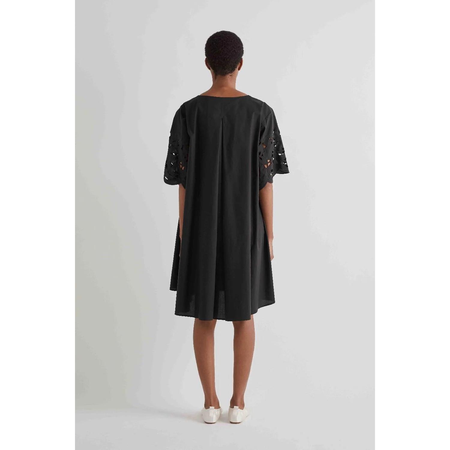 ABITO OVERSIZE CON MAICHE RICAMATE