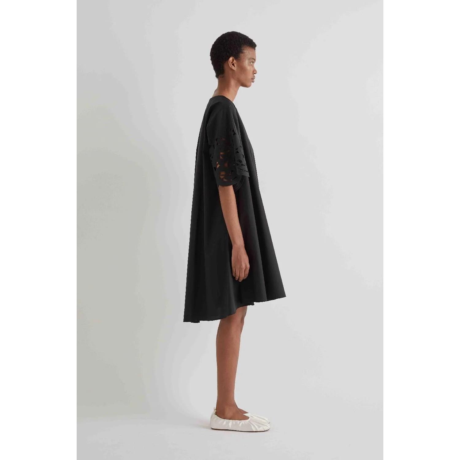 ABITO OVERSIZE CON MAICHE RICAMATE