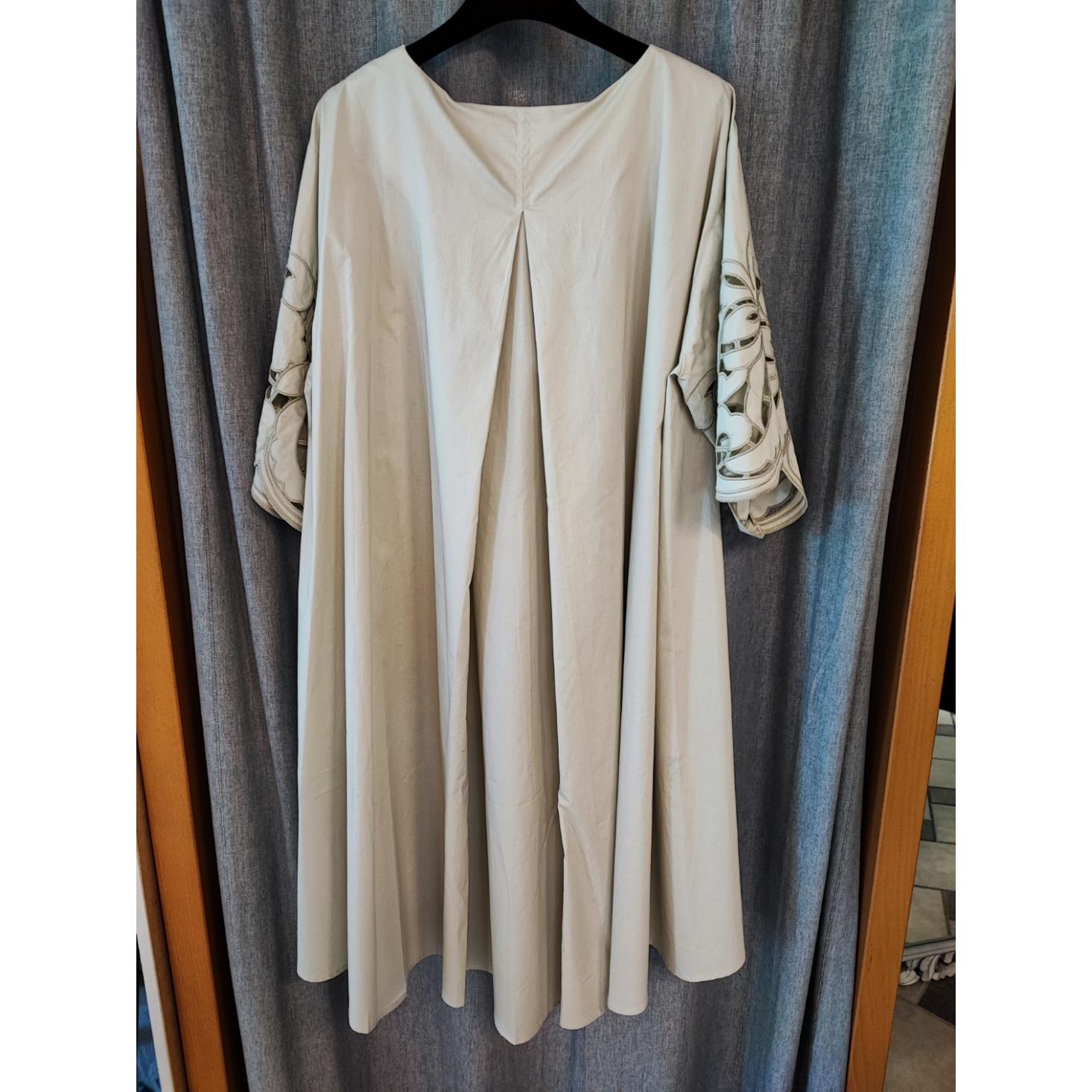 ABITO OVERSIZE CON MAICHE RICAMATE