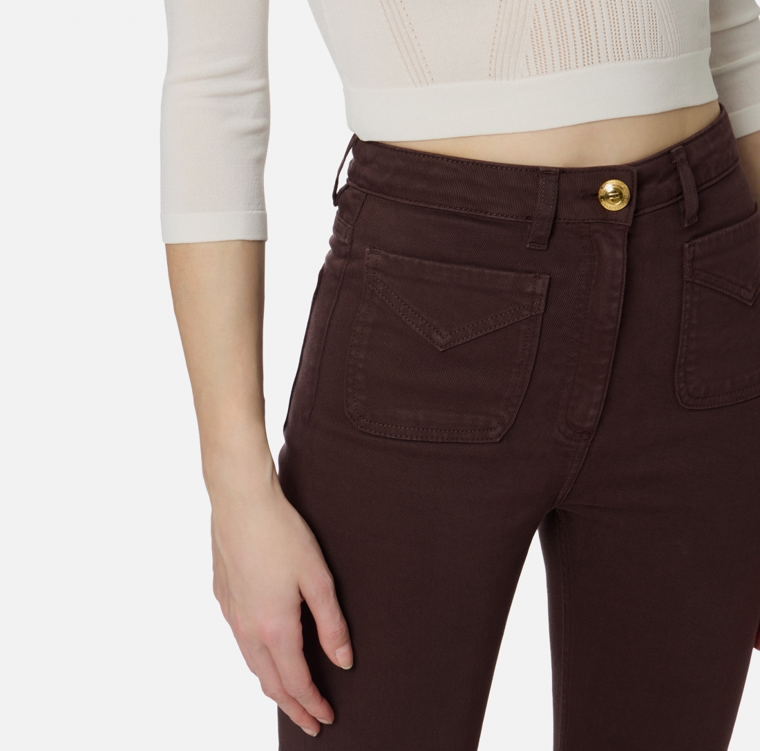 Jeans a zampa con taschini