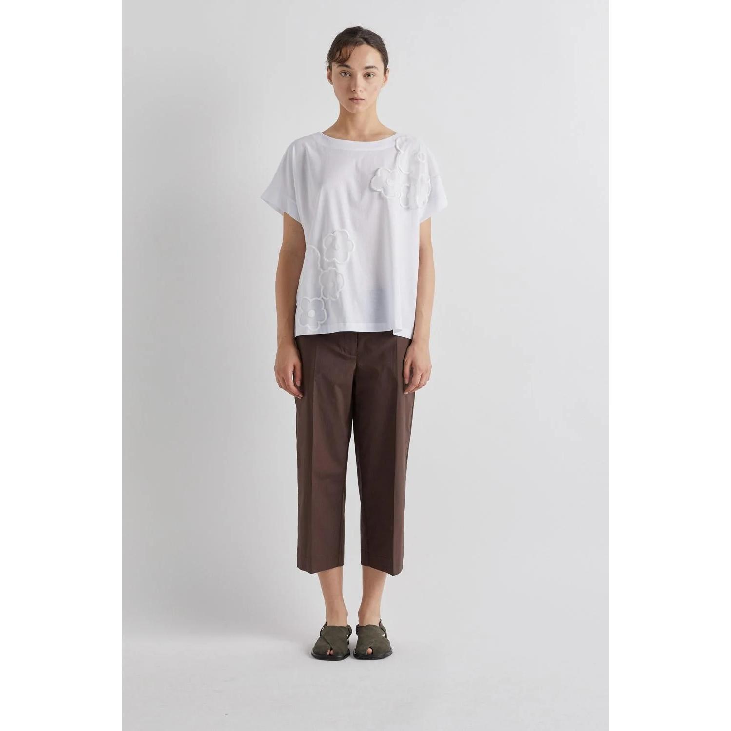 T-SHIRT CON APPLICAZIONI FLOREALI