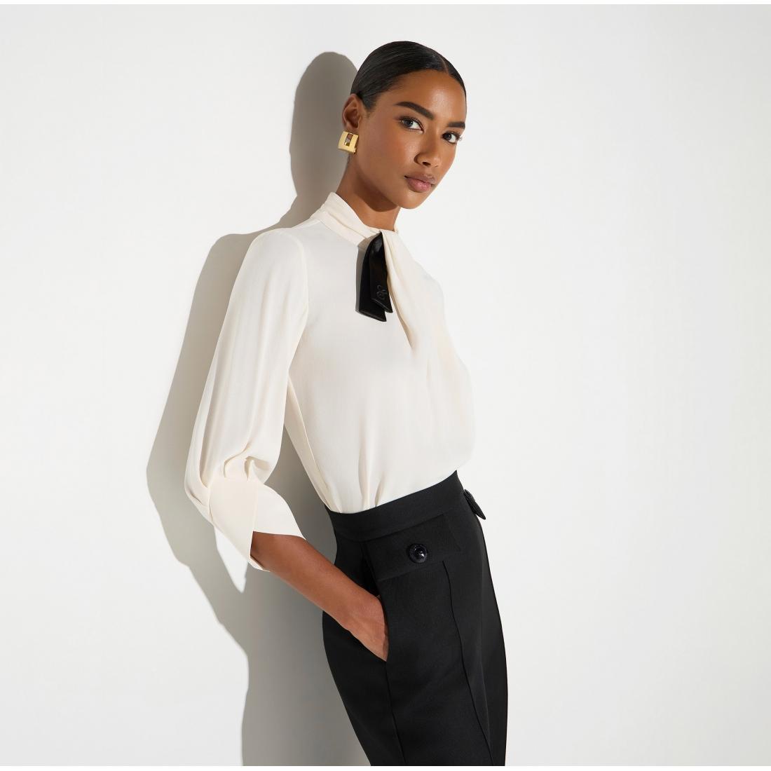 Blusa in georgette con cravattino